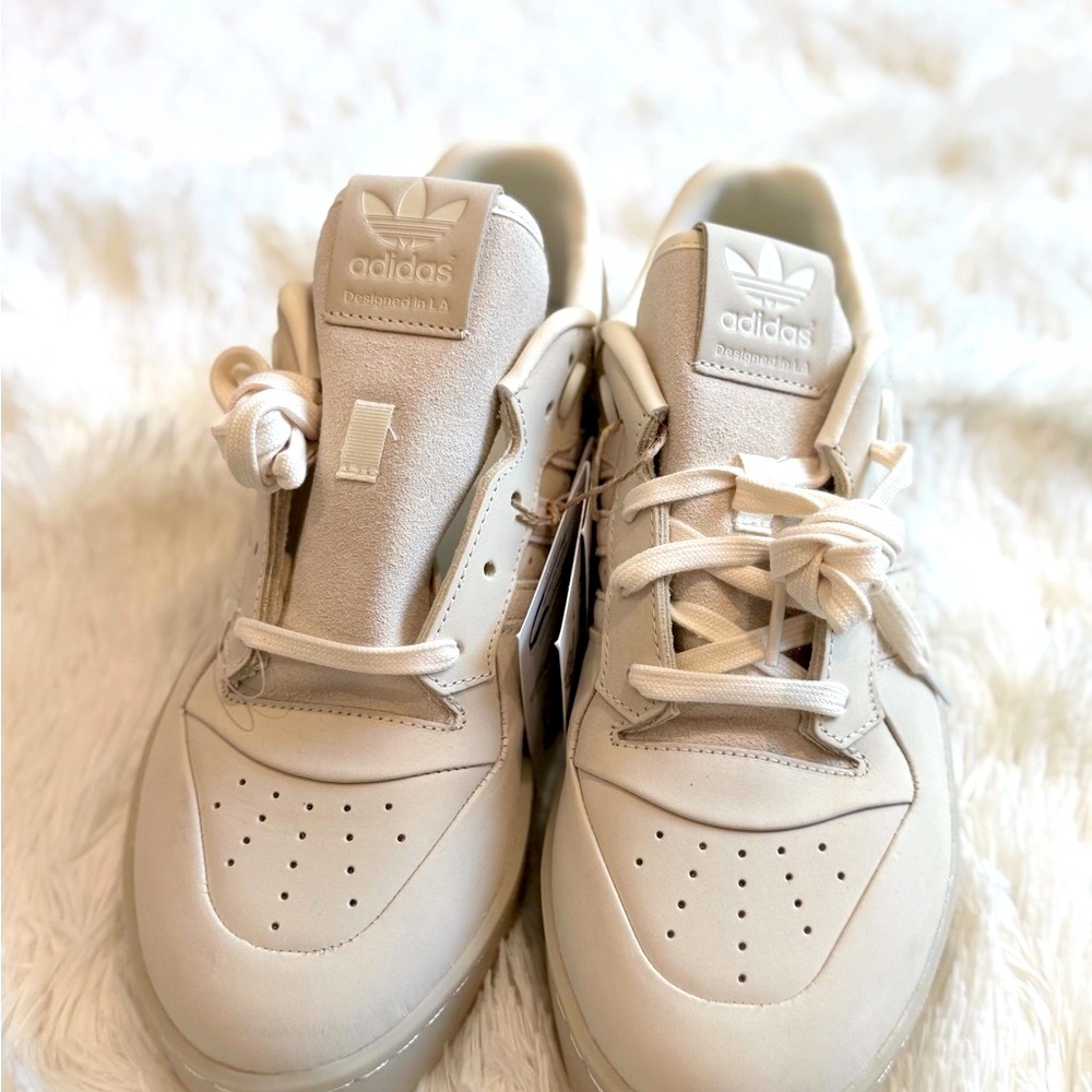 ADIDAS RIVALRY LUX LOW W
Cream White/ Cream White/ Aluminium